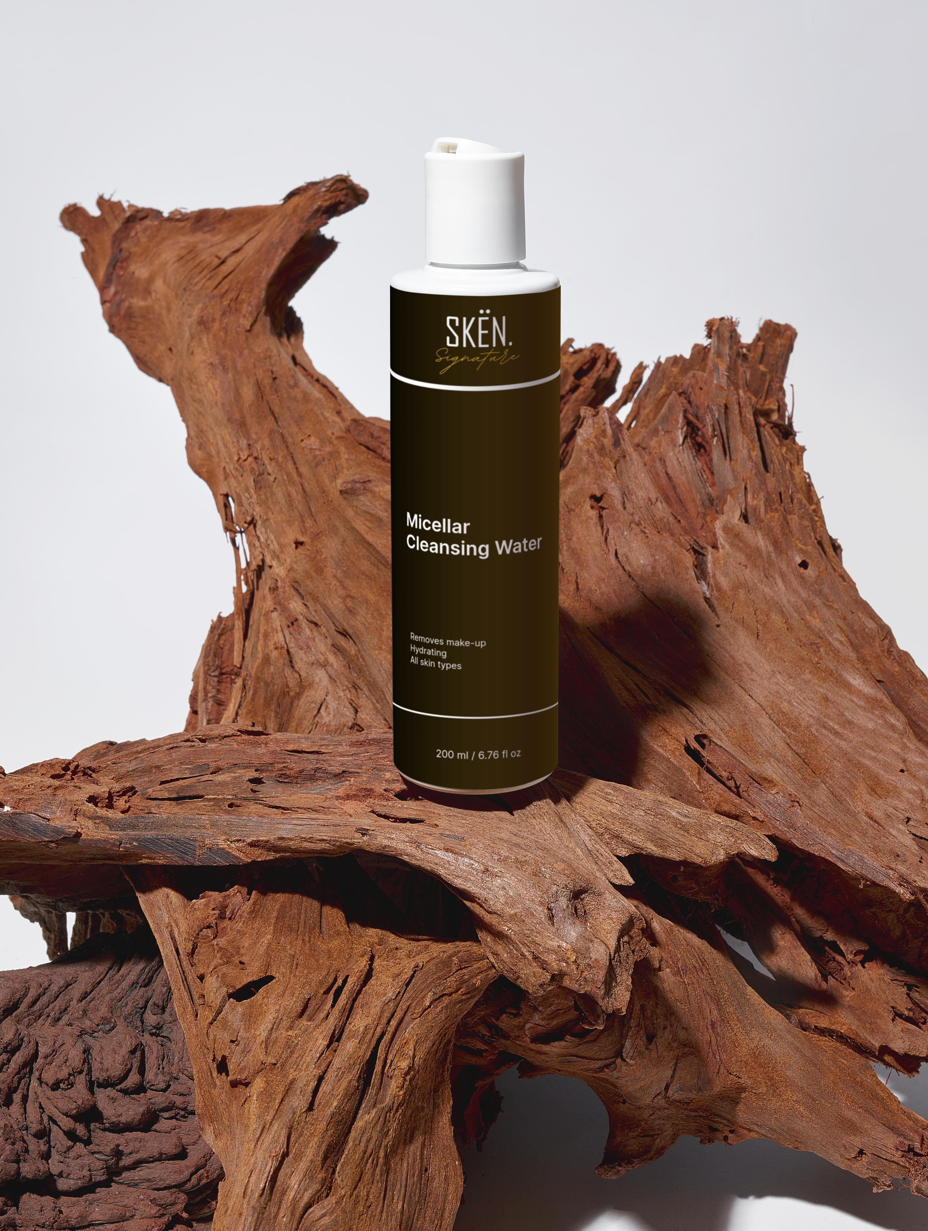 Skën bottle of Moéllar Cleansing Mélange on a wooden surface